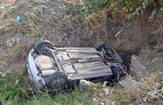 Hatay’da takla atarak devrilen otomobilin sürücüsü...