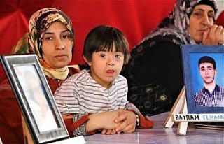 HDP önünde evlat nöbetindeki acılı anne oğlunun...