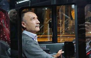 Hem otobüs şoförü, hem de şair