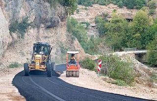 Heyelan nedeniyle kapanan köy yolu genişletildi