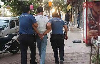 Hırsızlıktan aranan şahıs polisin kovalamacası...