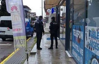 İki genç arasındaki bıçaklı kavga kanlı bitti:...