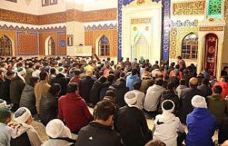 İl Müftüsü Büyük, gençlerle sabah namazında...