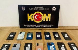 İş yeri denetiminde kaçak cep telefonları ele...