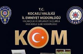 İş yerine yapılan baskında 220 paket bandrolsüz...