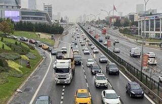 İstanbul’da yağmur nedeniyle trafik yoğunluğu...