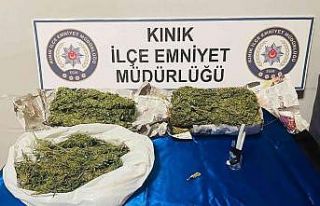 İzmir polisi uygulama sırasında uyuşturucuyu buldu