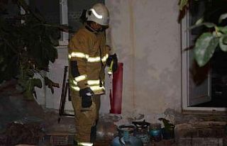 İzmir’de 2 katlı binada patlama: 1’i çocuk...