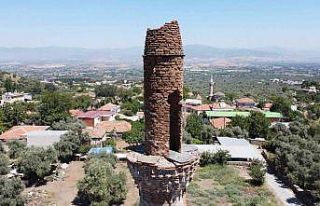 İzmir’de ecdat yadigarı cami göz göre göre...