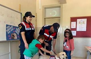 Jandarma köpeği ’Yazgan’a çocuklardan büyük...