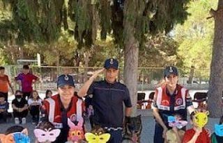 Jandarma sakak hayvanları konusunda miniklerde farkındalık...