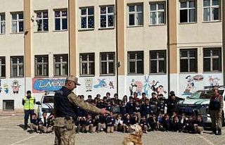 Jandarmadan bilgilendirme ve tanıtım etkinliği