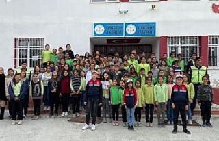 Jandarmanın okul öğrencilerine yönelik trafik...