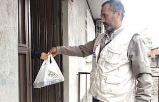 Kadayıfçı Sıtkı Usta, yetim ailelerine tatlı...