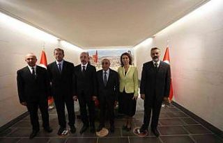 Kahramanların ayak bastığı topraklar şehitliğe...