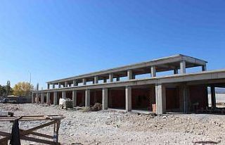 Kamyon garajı inşaatı yükseliyor