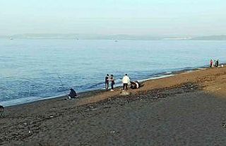 Karadeniz’de güneşin tadı sahilde çıktı