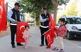 Karaköprü bayraklarla donatıldı