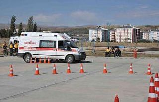 Kars’ın ambulans şoförleri kışa hazır