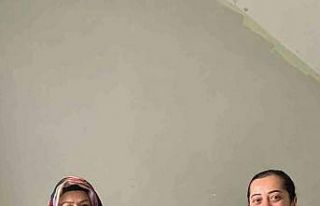 Kars’ta AK kadınlar ev ev dolaşıyor