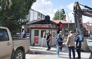 Kars’ta kaldırımlardaki büfeler kaldırılıyor