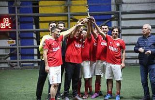 Kars’ta salon turnuvasının şampiyonu Kamugücü...