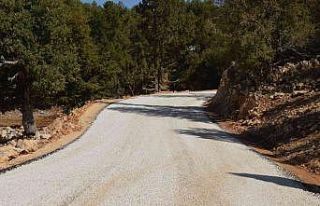 Kaş Sinneli grup yolu asfaltlanıyor