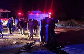 Kavşakta takla atan otomobilin sürücü yaralandı