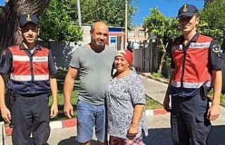 Kaybolan alzheimer hastası kadını jandarma ekipleri...