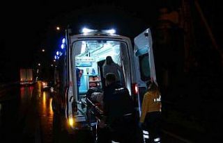 Kayganlaşan yolda direksiyon hakimiyetini kaybeden...