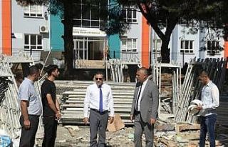 Kaymakam İlyas Memiş yapımı devam eden okullarda...