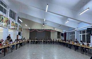 Kaymakam’dan pansiyon öğrencilerine pizzalı sürpriz