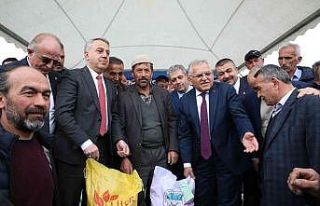 Kayseri Büyükşehirin tohum desteği sürüyor