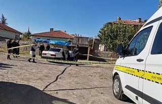 Kayseri’de otomobil içerisinde kadın ve erkek...