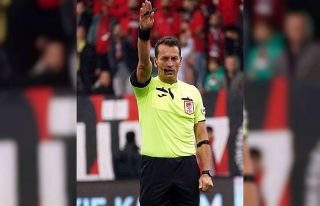 Kayserispor-Adana Demirspor maçını Volkan Bayarslan...