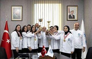 KAYÜ Rektörü, Mersin’den ödülle dönen aşçılık...