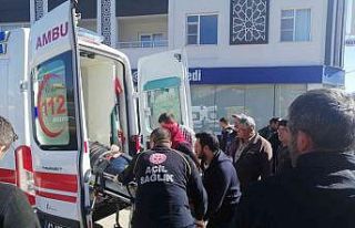 Kazılan çukurda toprak altında kalan işçi yaralandı