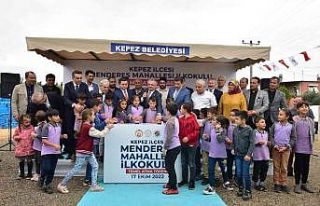 Kepez’de 32 derslikli okulun temeli öğrencilerle...