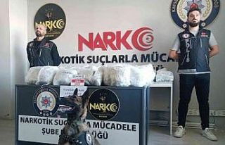 Kiralık araçtan 53 kilo uyuşturucu madde ele geçirildi
