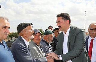 Kırıkkale Valisi Tekbıyıkoğlu, köylerde vatandaşlarla...