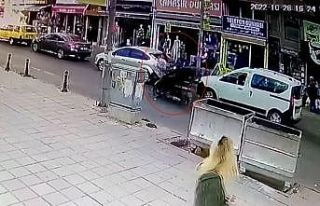 Kırmızı ışıkta hatalı sollama yapan motosikletlinin...