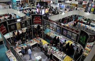 Kitap Fuarı’na ziyaretçi akını