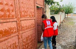 Kızılay’dan 850 kişiye giyim yardımı