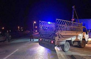 Konya’da kamyonet ile motosiklet çarpıştı: 2...