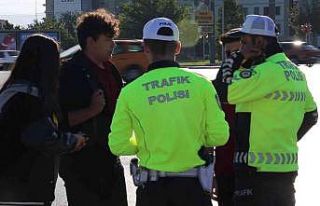 Konya’da kırmızı ışık ihlali yapan yayalar...