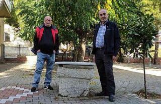 Köy meydanındaki tarihi taş 2 bin yıllık şampiyonu...