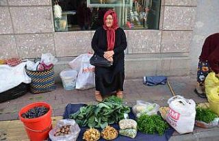 Köylü kadınlar hem üretiyor, hem de satıyor