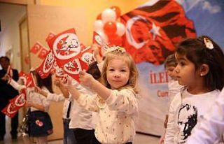 Kreşlerdeki çocukların cumhuriyet mutluluğu