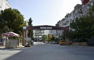 Kuşadası Belediyesi, yolları yenilemeye devam ediyor