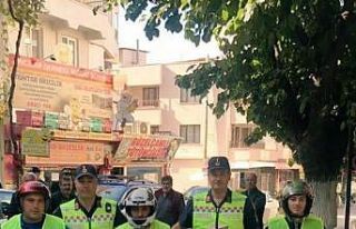 Kuşadası’nda “Reflektif yelek giy, görünür...